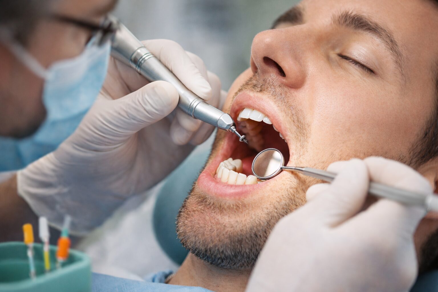 Pacjent w trakcie leczenia kanałowego